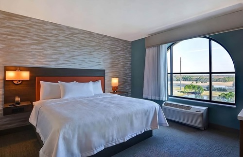 Florida Central Atlantic Coast Hotel | Comfort and Relaxation! Kitchenette, Swimming Pool, Pet-friendly Property!