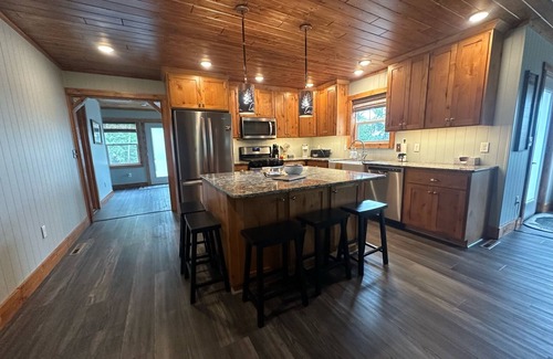 International Falls Casa | Comfort and Convenience. Family and pet friendly. Close to the action!