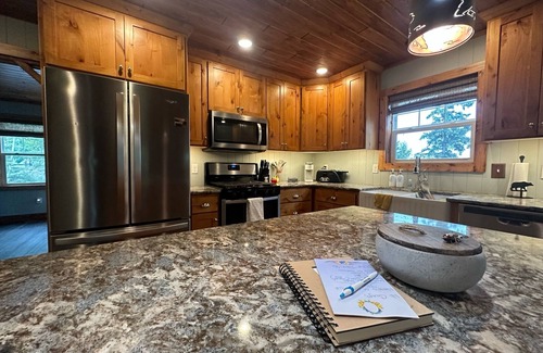 International Falls Casa | Comfort and Convenience. Family and pet friendly. Close to the action!