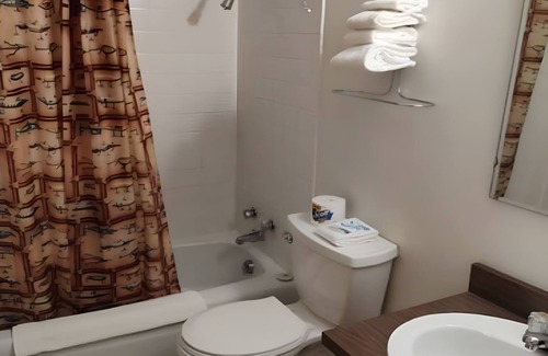 International Falls Hotel | Comfort & Convenience! Room Near Restaurants and Local Attractions for Families!