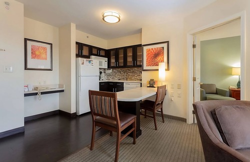 Anaheim Resort Hotel | Comfort & Convenience: Budget Friendly Suite w/ 1BR & Kitchen - Free Breakfast