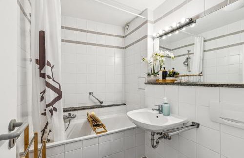Neunkirchen Apartamento | Comfort Family & Business Apartment in Neunkirchen - 2 SZ - Self-Check-in - WLAN 250 Mb - Parkplatz - Balkon - Badewanne - bis zu 5 Pers