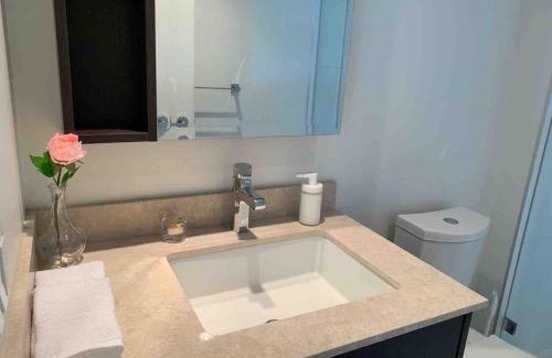 Richmond City Centre Apartamento | Comfort in Richmond center 2bedr & good location