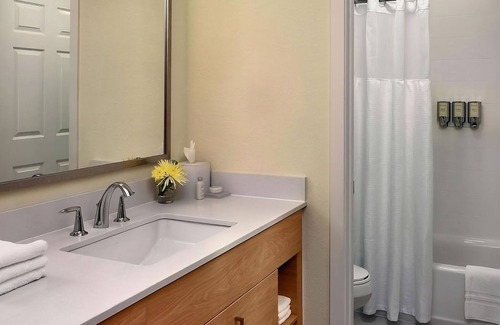 Flagstaff Hotel | Comfort in the Heart of Northern Arizona's Wonders! with Free Breakfast & Tennis