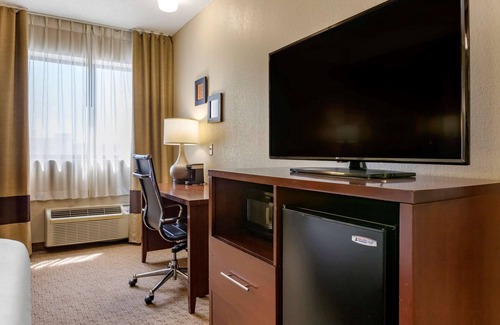 Warren Hotel | Comfort Inn Detroit/Warren Sterling Heights