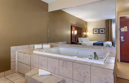 Warren Hotel | Comfort Inn Detroit/Warren Sterling Heights