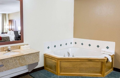 Kearney Hotel | Comfort Inn Kearney - Liberty