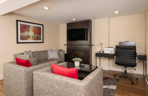 Cummings Hotel | Comfort Inn Ottawa East