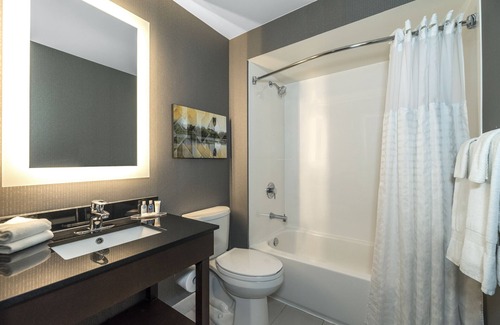 Cummings Hotel | Comfort Inn Ottawa East