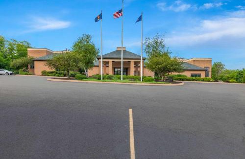 Lake Ariel Hotel | Comfort Inn Pocono Lakes Region