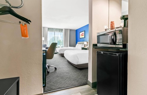 Grand Blanc Hotel | Comfort Inn & Suites Grand Blanc/Flint