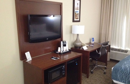 Junction City Hotel | Comfort Inn & Suites Junction City - near Fort Riley