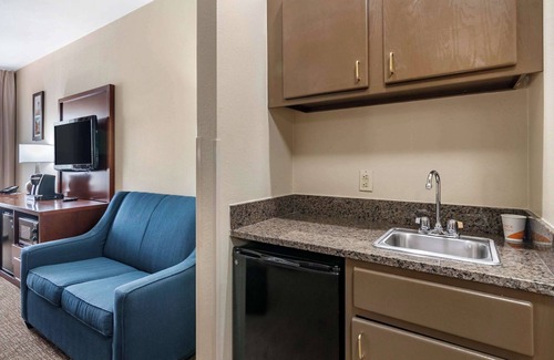 Junction City Hotel | Comfort Inn & Suites Junction City - near Fort Riley