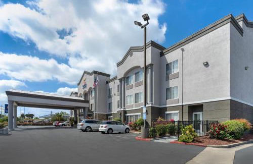 Southeastern Sacramento Hotel | Comfort Inn & Suites Sacramento - University Area