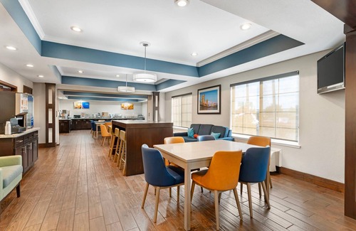 Southeastern Sacramento Hotel | Comfort Inn & Suites Sacramento - University Area