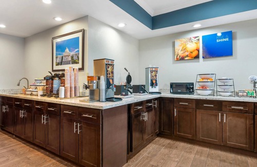 Southeastern Sacramento Hotel | Comfort Inn & Suites Sacramento - University Area