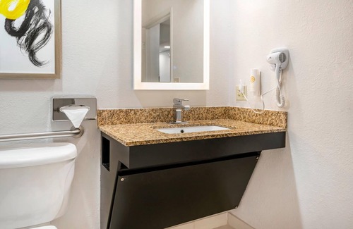 The Gate Hotel | Comfort Inn & Suites