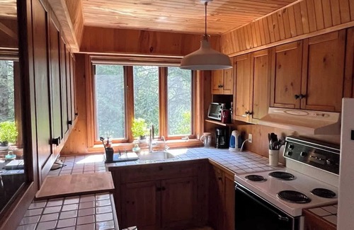 Saint-Aime-du-Lac-des-Iles Chalet De Esquí | Comfort & Lake Access | Au Pic du Lac