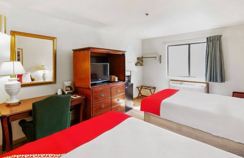 Portage Casa | Comfort Meets Affordability! 2 Comfortable Units, Pet-Friendly, Near West Beach
