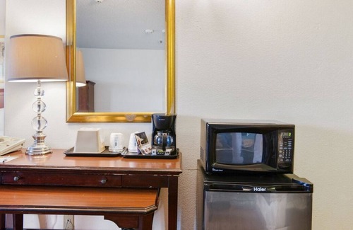 Portage Casa | Comfort Meets Affordability! 2 Comfortable Units, Pet-Friendly, Near West Beach