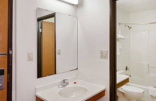 Portage Casa | Comfort Meets Affordability! 2 Comfortable Units, Pet-Friendly, Near West Beach