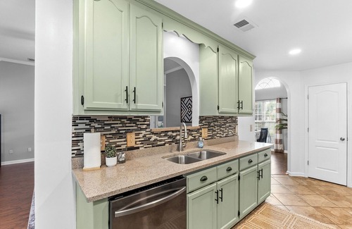 Houston County Casa | Comfort Meets Convenience 3BR Near Robins AFB w/ Patio & Yard