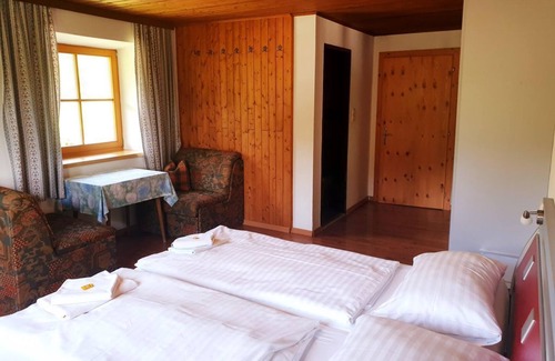 Goeriach Cama Y Desayuno | Habitación Confort Apple Blossom - Gasthof Lacknerhof