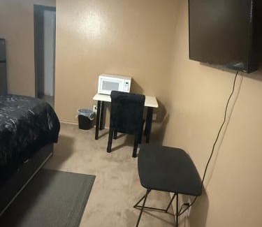 Justin Casa | Comfort Stays Relax in a Cozy Queen Bedroom