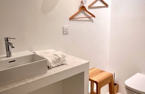 Tarascon Casa | Suite-Confortable-Baño privado con ducha-Vista al Jardín-Suite Cèdre