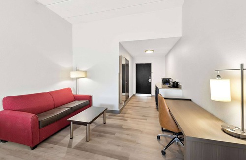 Summit Station Hotel | Comfort Suites Columbus