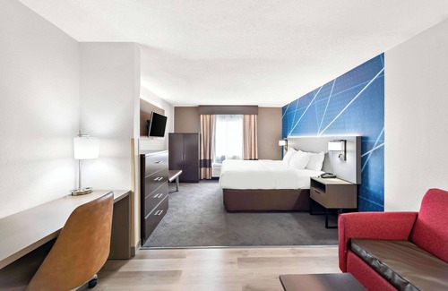 Summit Station Hotel | Comfort Suites Columbus