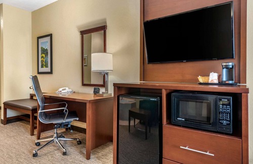 Riverside Hotel | Comfort Suites Dayton-Wright Patterson