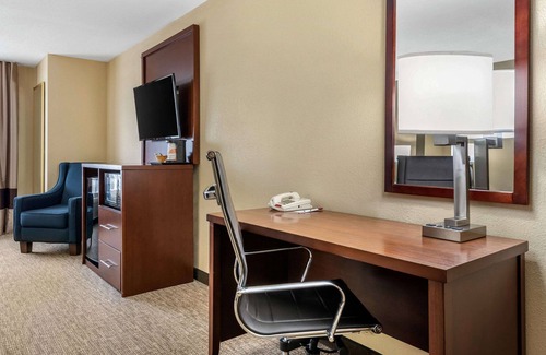 Riverside Hotel | Comfort Suites Dayton-Wright Patterson