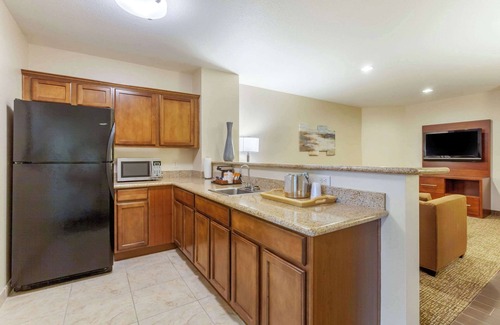 Glendale Hotel | Comfort Suites Glendale - State Farm Stadium Area