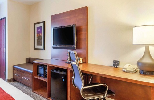 Glendale Hotel | Comfort Suites Glendale - State Farm Stadium Area