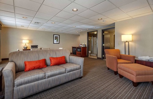 Howard Hotel | Comfort Suites Green Bay West