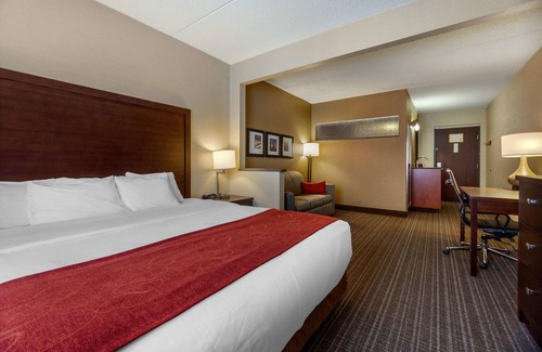 Howard Hotel | Comfort Suites Green Bay West