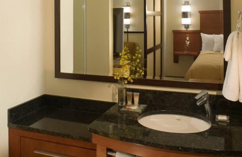 Colgate Hotel | Comfort Suites Milwaukee West