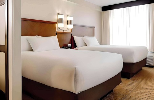 Colgate Hotel | Comfort Suites Milwaukee West