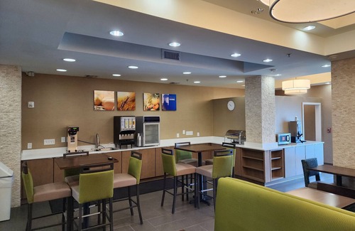 Little Woods Hotel | Comfort Suites New Orleans East