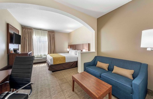 Tulare Hotel | Comfort Suites