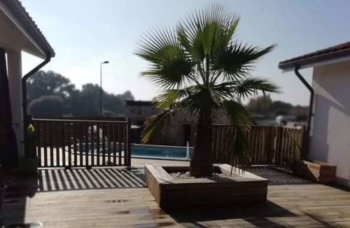 Saint-Vincent-de-Paul Cama Y Desayuno | Comfortable room with swimming pool, bathroom and wc.