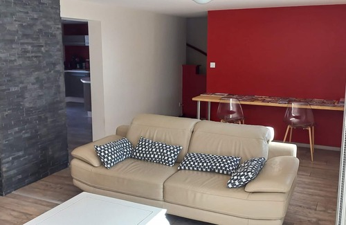 Couze-et-Saint-Front Casa | COMFORTABLE CONTEMPORARY-STYLE HOUSE WITH PRIVATE HEATED POOL