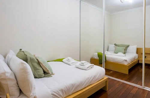 East Victoria Park Casa | Comfortable 2 Bedroom Home in Trendy Victoria Park