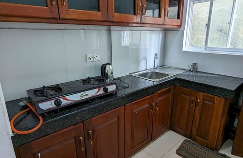 Wellawatta North Apartamento | Comfortable 2-Bedroom Apartment with Full Kitchen & Living Space