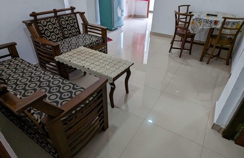 Wellawatta North Apartamento | Comfortable 2-Bedroom Apartment with Full Kitchen & Living Space