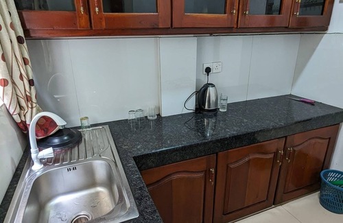 Wellawatta North Apartamento | Comfortable 2-Bedroom Apartment with Full Kitchen & Living Space