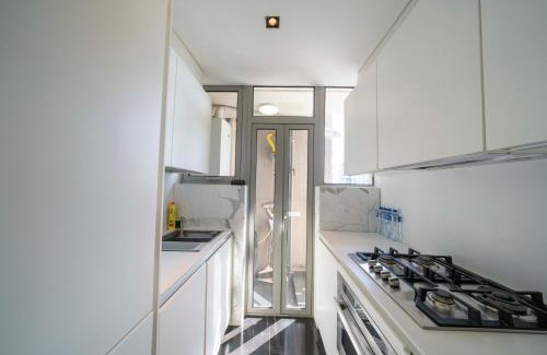Xujiahui Apartamento | Comfortable 2BR Apartment Steps from Xujiahui Metro