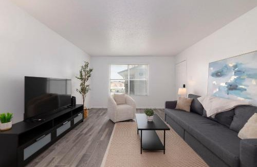 New Braunfels Apartamento | Comfortable 2BR - Pool Near Major Attractions