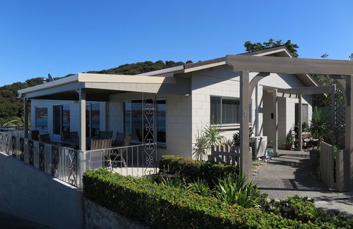 Russell Casa | Una vista noble. Cómoda casa de 3 dormitorios con vista panorámica al puerto.